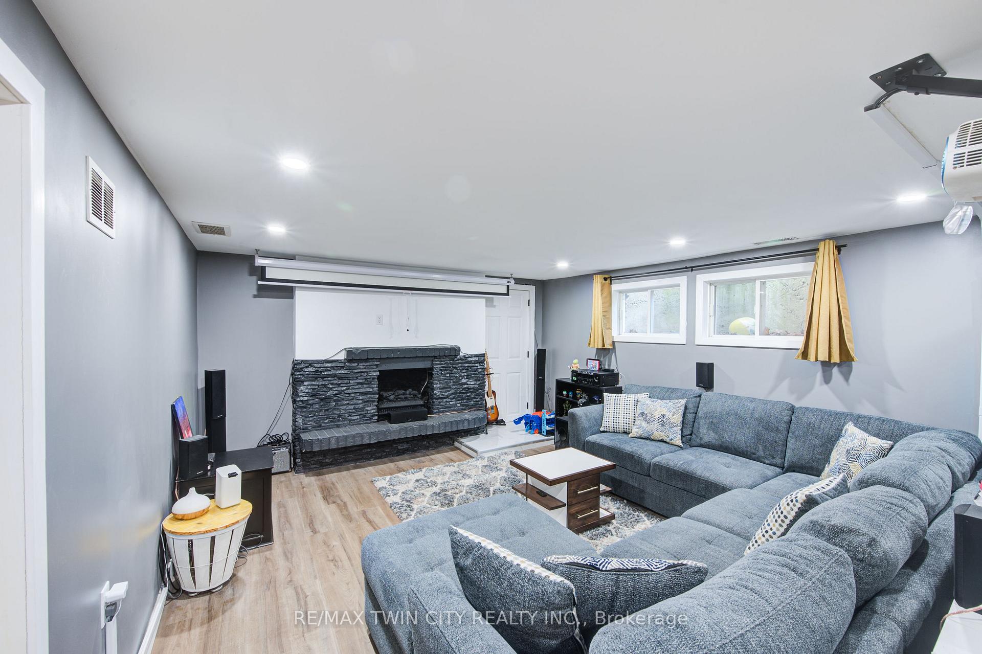 Photo 14 of 166 Elm Street, St. Thomas — HOMEH