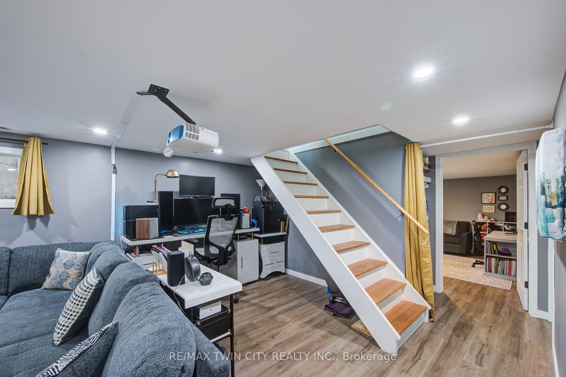 Photo 15 of 166 Elm Street, St. Thomas — HOMEH