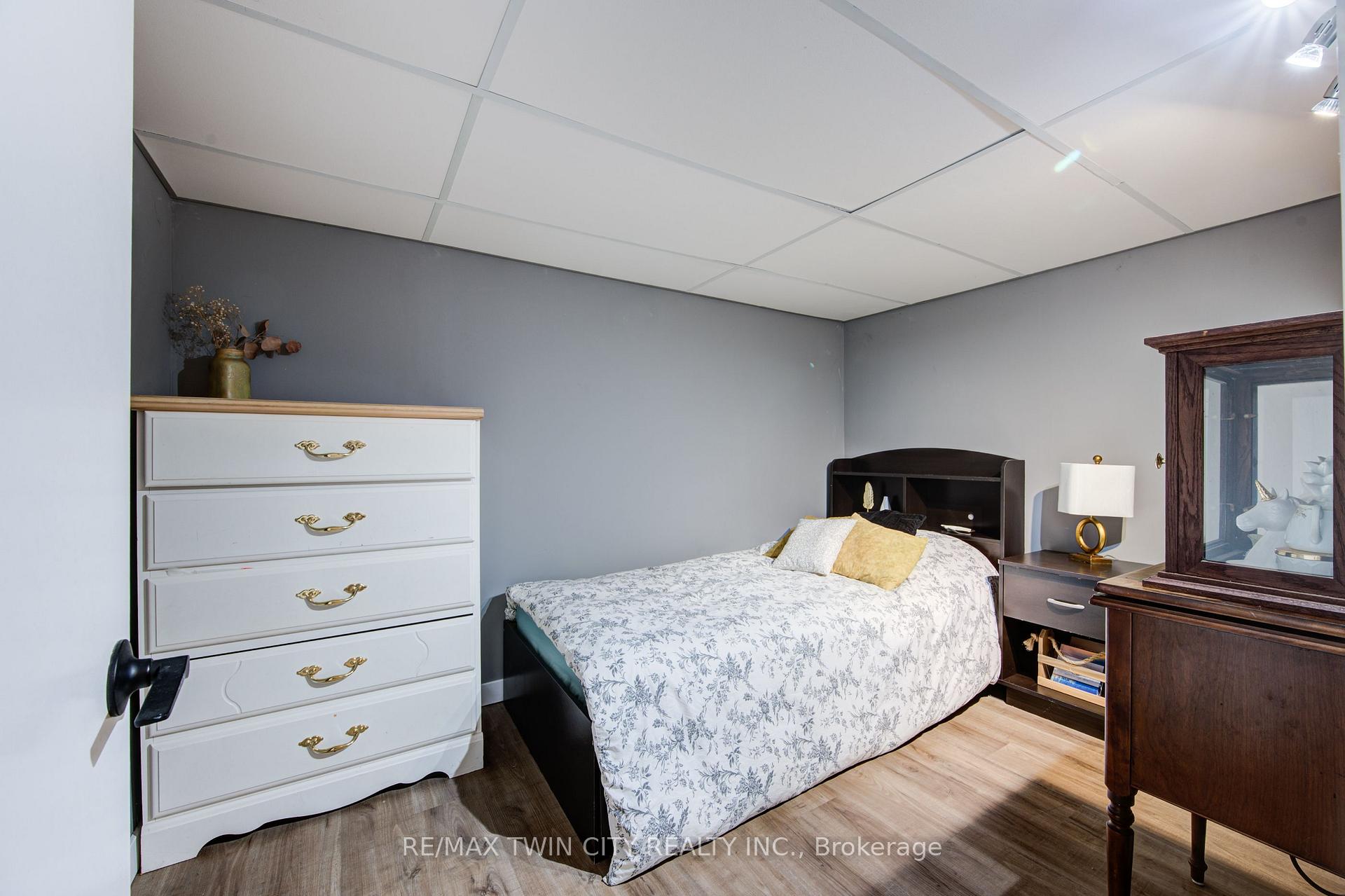 Photo 16 of 166 Elm Street, St. Thomas — HOMEH