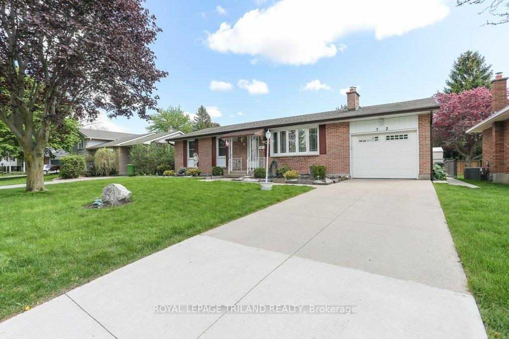 Photo 1 of 32 Applewood Crescent, St. Thomas — HOMEH