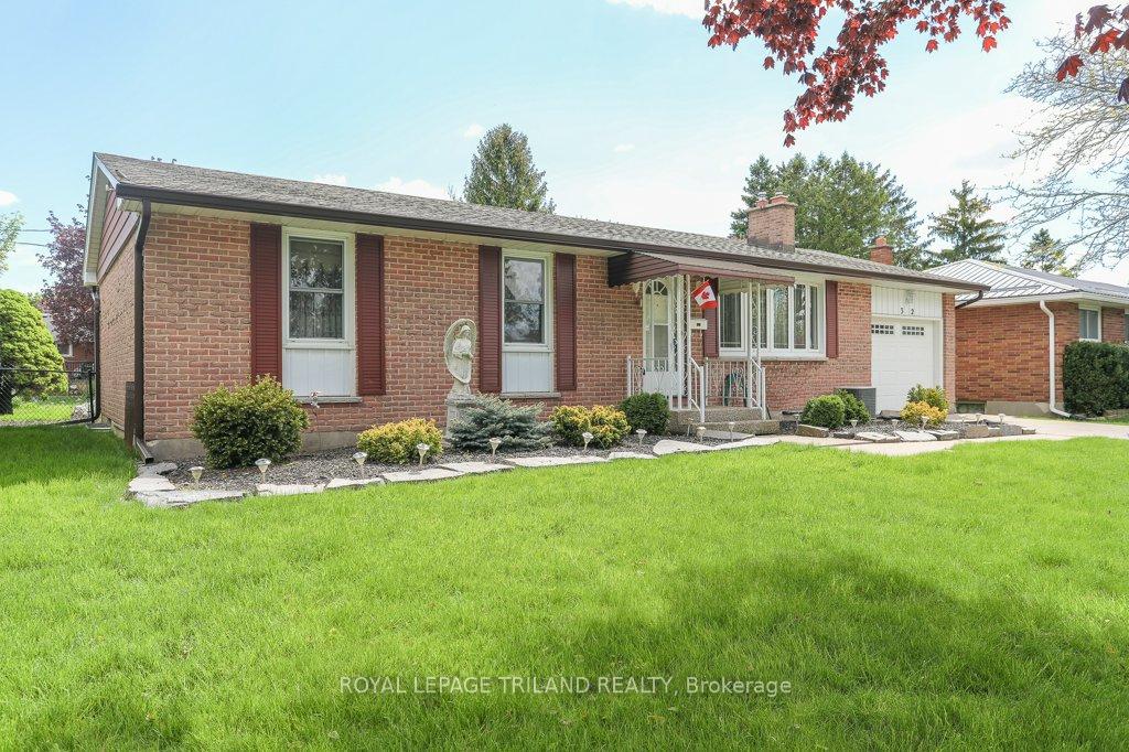 Photo 3 of 32 Applewood Crescent, St. Thomas — HOMEH