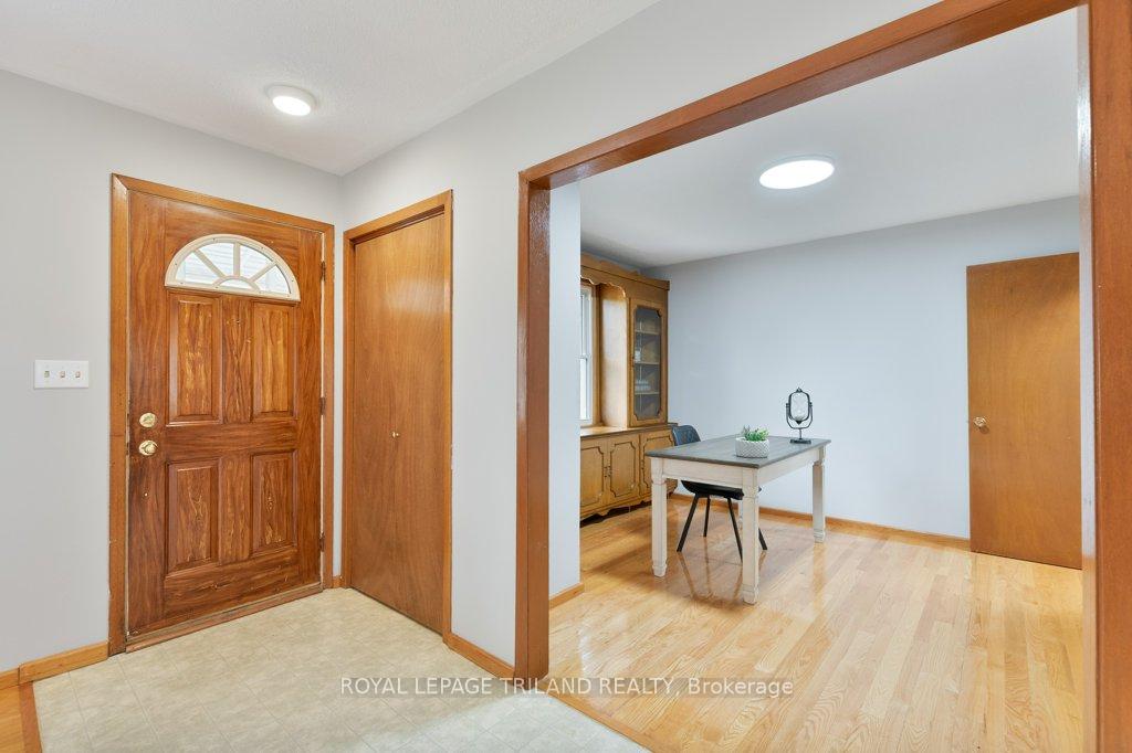 Photo 8 of 32 Applewood Crescent, St. Thomas — HOMEH
