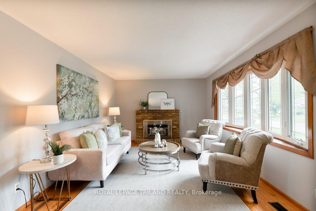 Photo 9 of 32 Applewood Crescent, St. Thomas — HOMEH