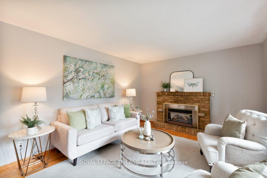Photo 10 of 32 Applewood Crescent, St. Thomas — HOMEH