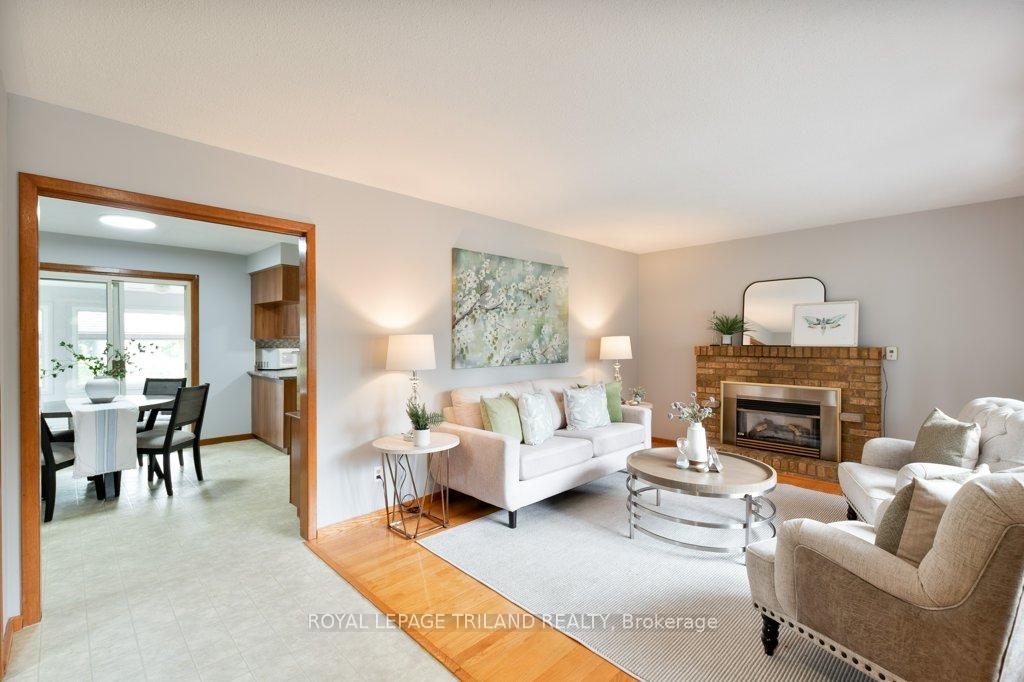 Photo 11 of 32 Applewood Crescent, St. Thomas — HOMEH