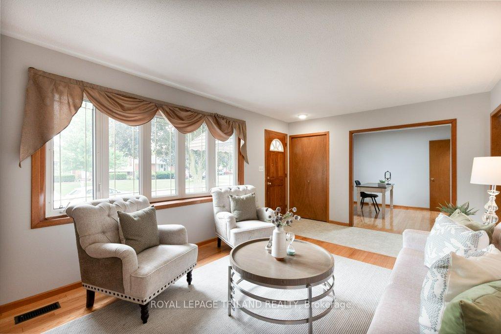 Photo 12 of 32 Applewood Crescent, St. Thomas — HOMEH
