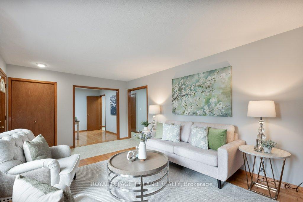 Photo 13 of 32 Applewood Crescent, St. Thomas — HOMEH