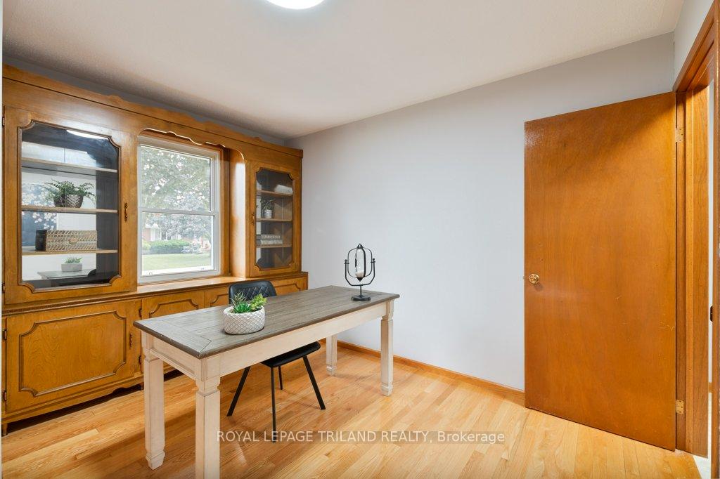 Photo 15 of 32 Applewood Crescent, St. Thomas — HOMEH