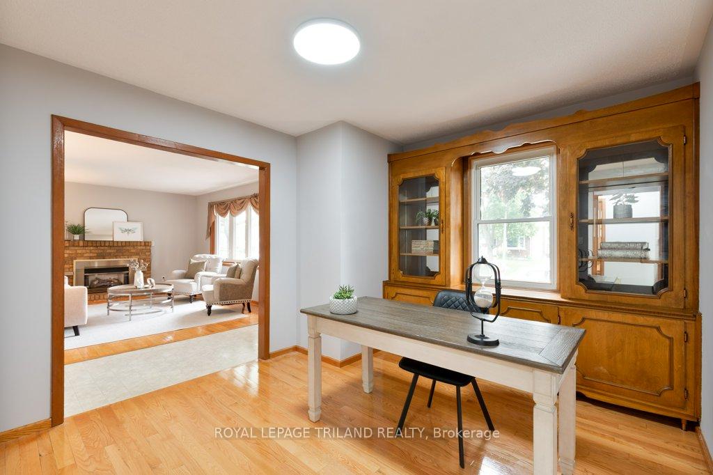 Photo 16 of 32 Applewood Crescent, St. Thomas — HOMEH