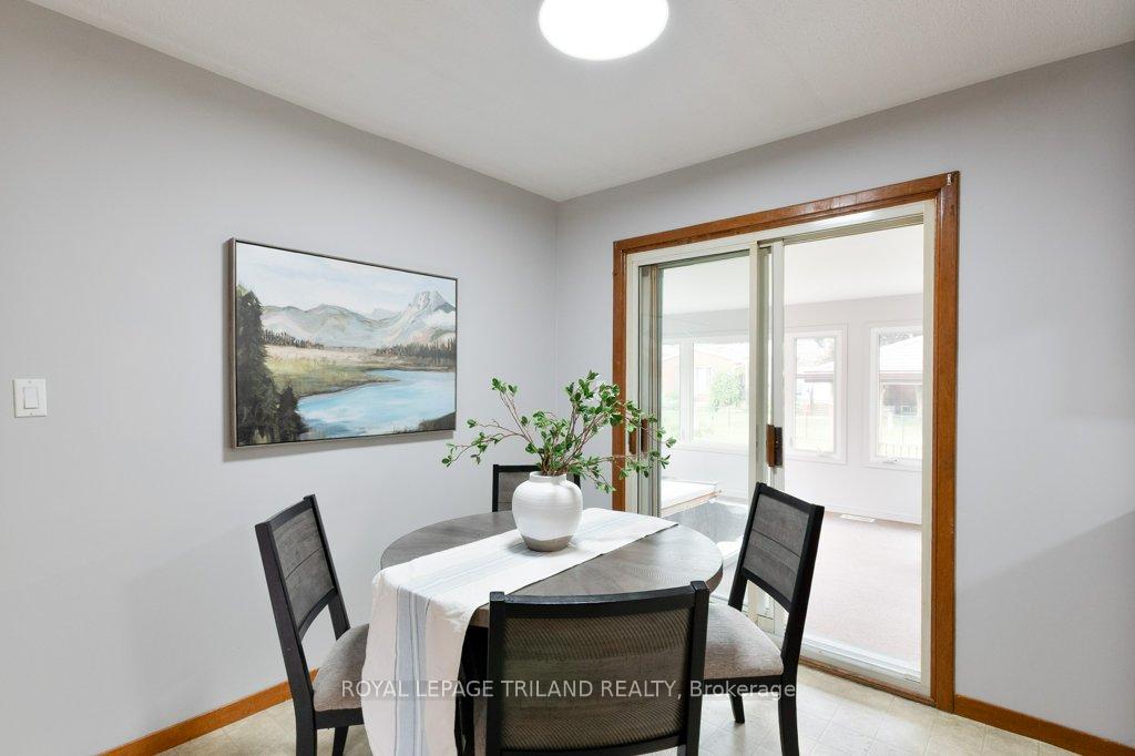 Photo 23 of 32 Applewood Crescent, St. Thomas — HOMEH
