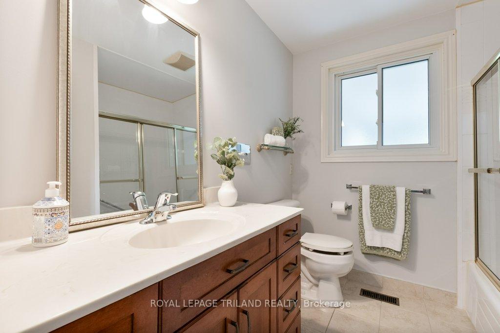 Photo 28 of 32 Applewood Crescent, St. Thomas — HOMEH