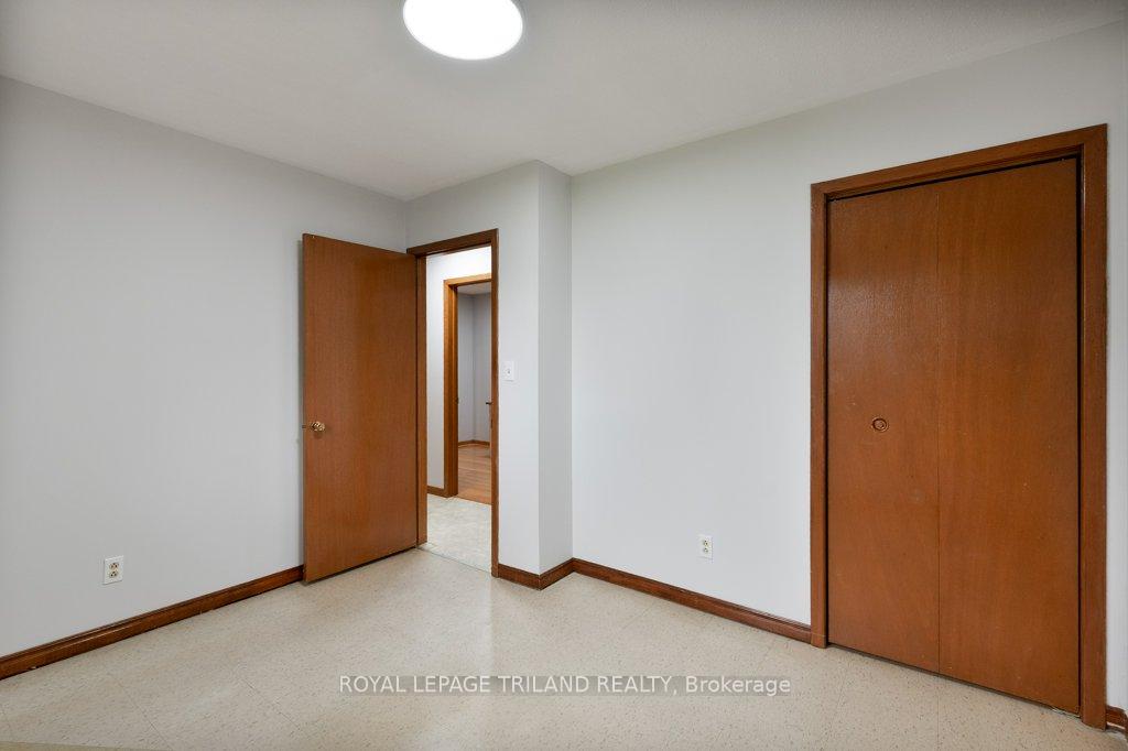 Photo 30 of 32 Applewood Crescent, St. Thomas — HOMEH