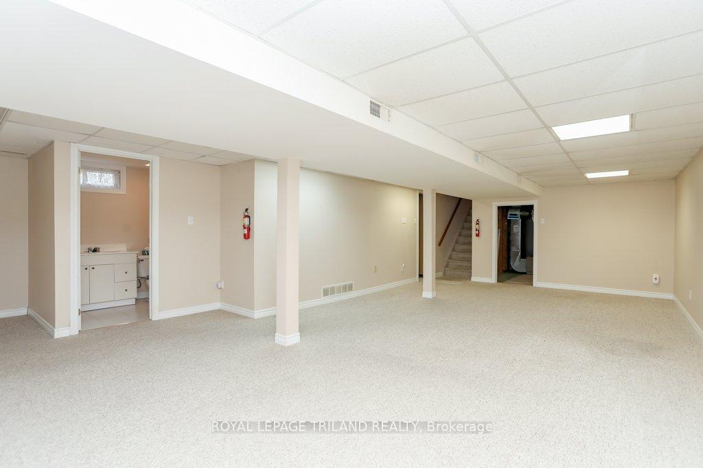 Photo 31 of 32 Applewood Crescent, St. Thomas — HOMEH