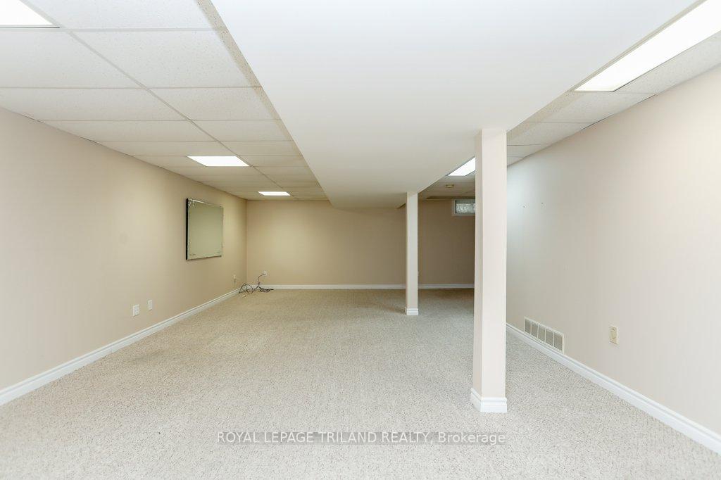 Photo 33 of 32 Applewood Crescent, St. Thomas — HOMEH