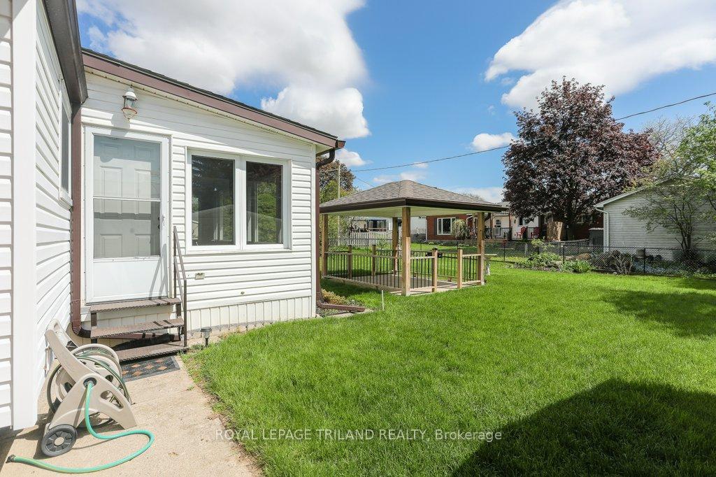 Photo 40 of 32 Applewood Crescent, St. Thomas — HOMEH