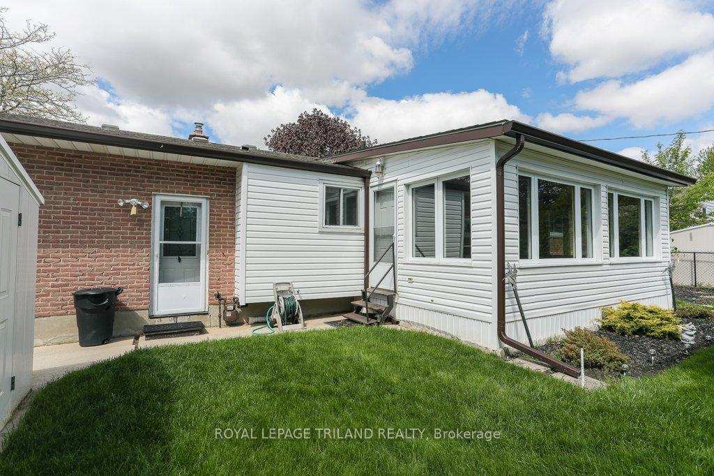Photo 41 of 32 Applewood Crescent, St. Thomas — HOMEH