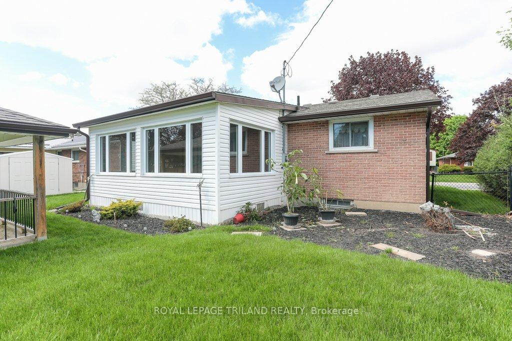 Photo 45 of 32 Applewood Crescent, St. Thomas — HOMEH