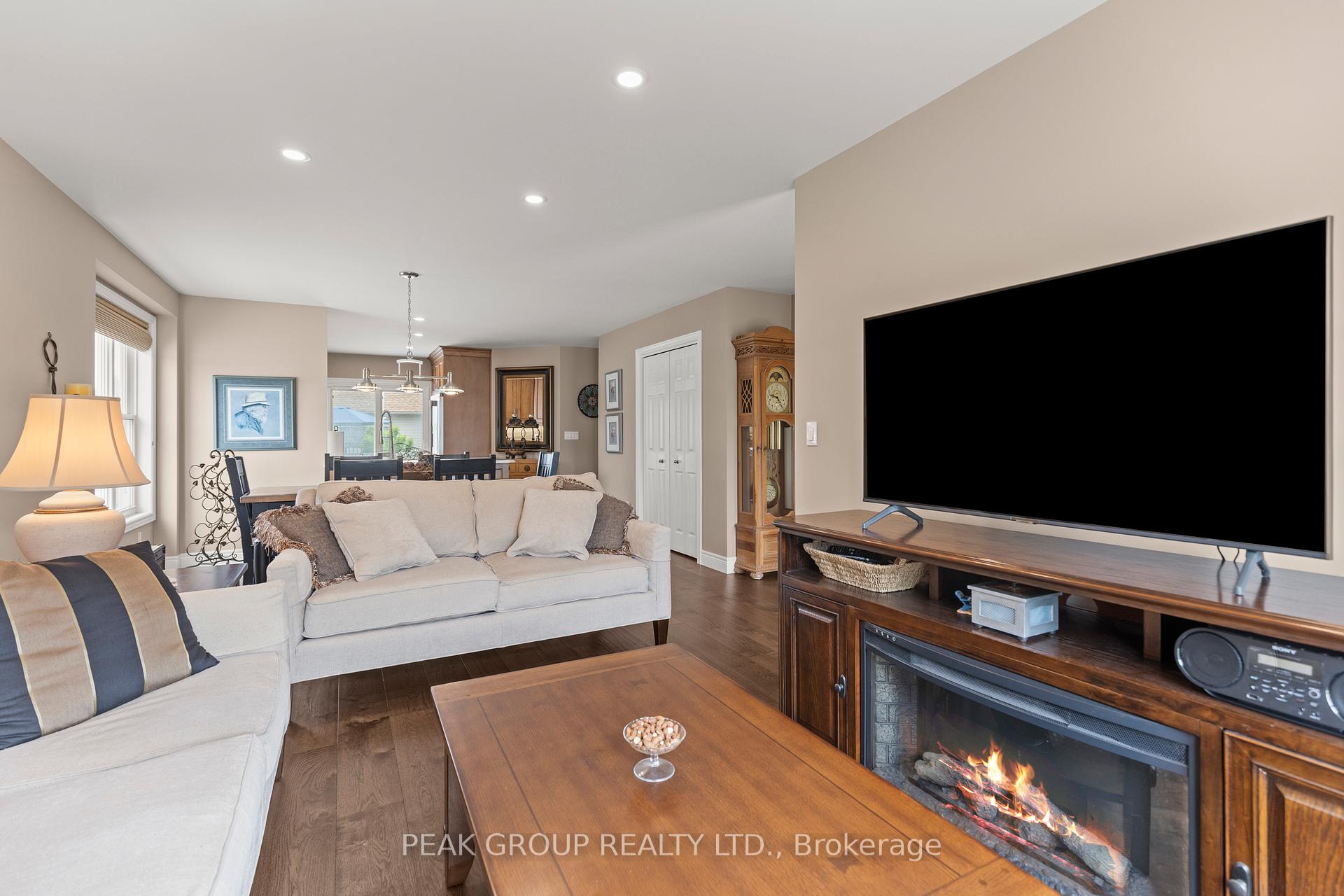 Photo 6 of 4C Wood Street, St. Catharines, Fairview — HOMEH