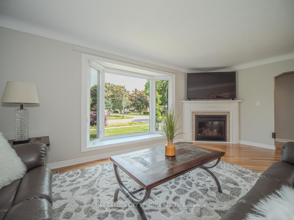 Photo 2 of 67 Dunkeld Avenue, St. Catharines, Carlton/Bunting — HOMEH
