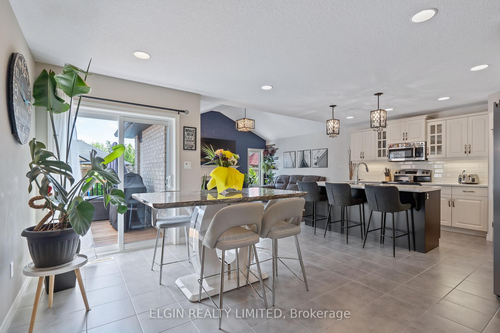 Photo 6 of 106 Westlake Drive, St. Thomas — HOMEH