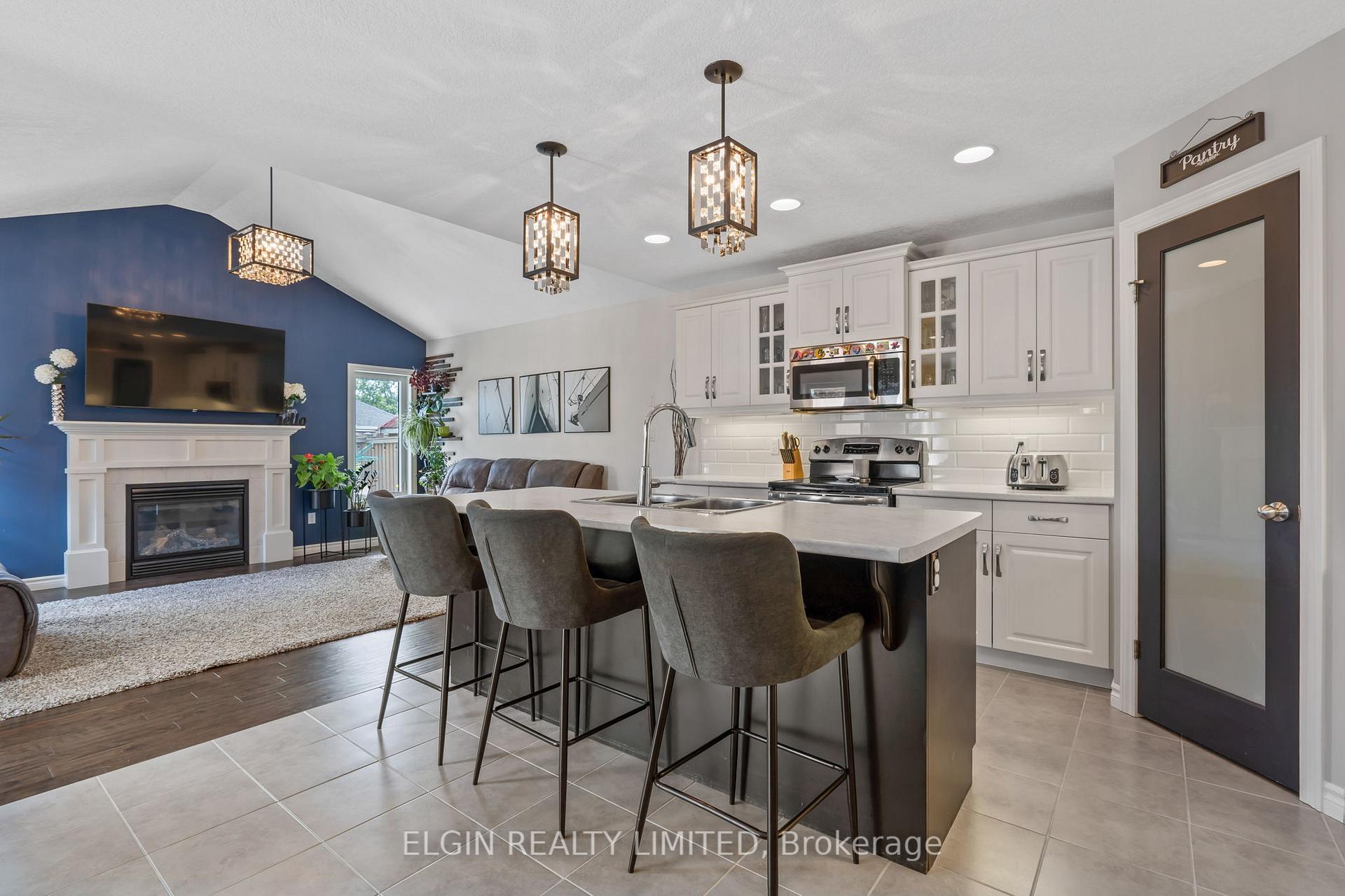 Photo 9 of 106 Westlake Drive, St. Thomas — HOMEH
