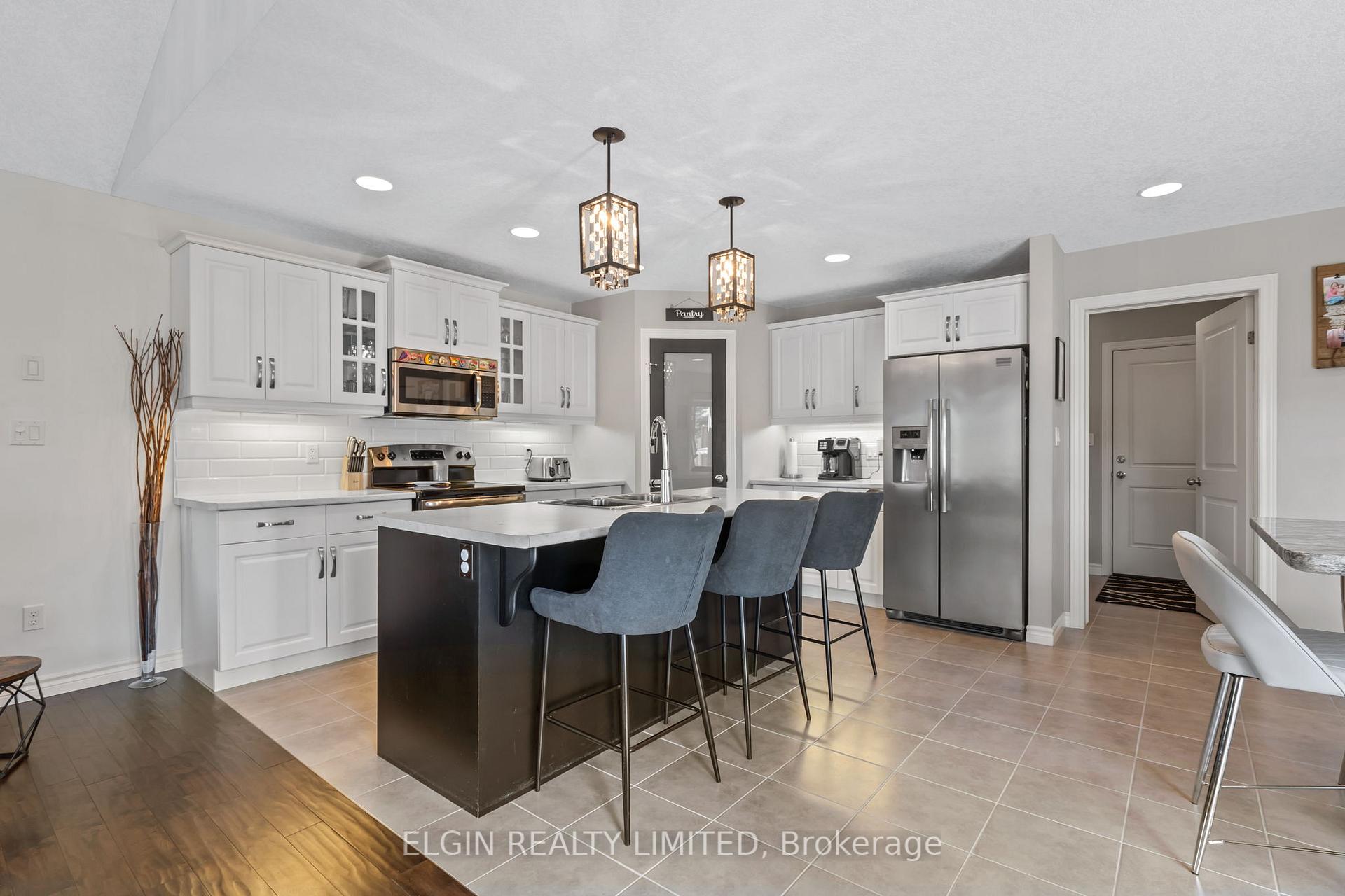 Photo 10 of 106 Westlake Drive, St. Thomas — HOMEH