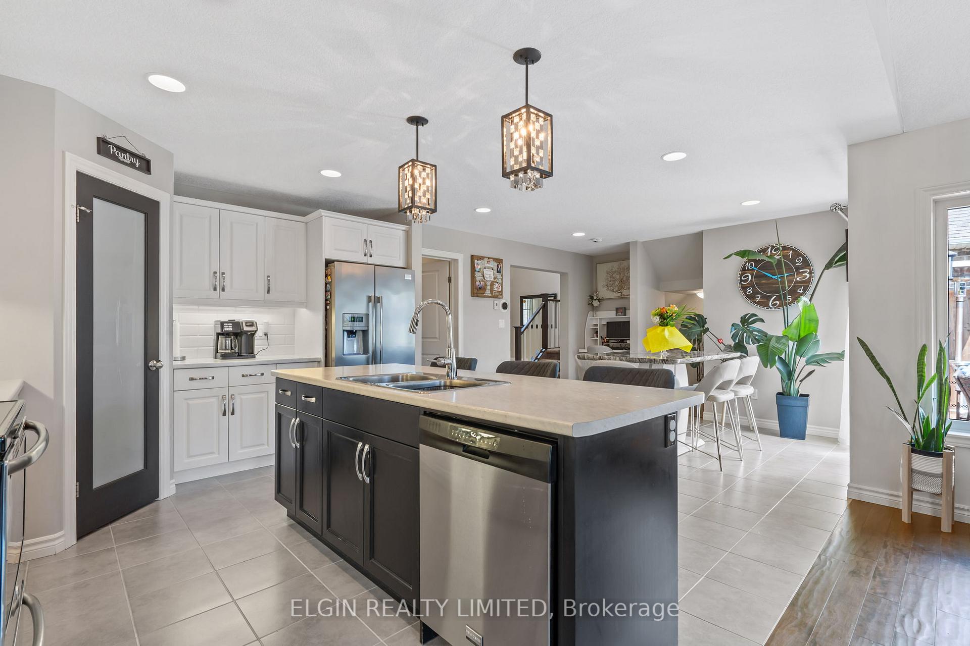 Photo 12 of 106 Westlake Drive, St. Thomas — HOMEH