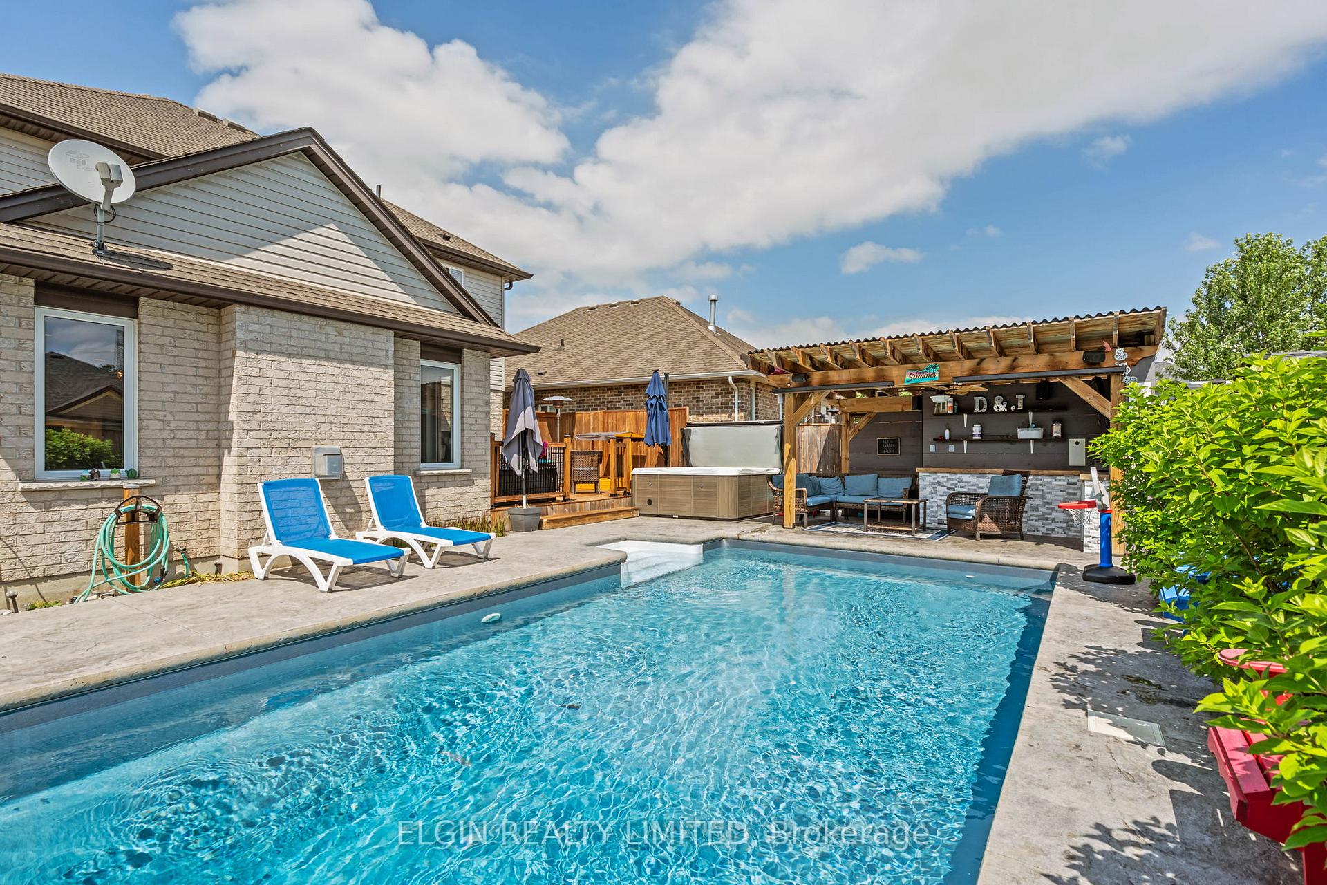 Photo 35 of 106 Westlake Drive, St. Thomas — HOMEH