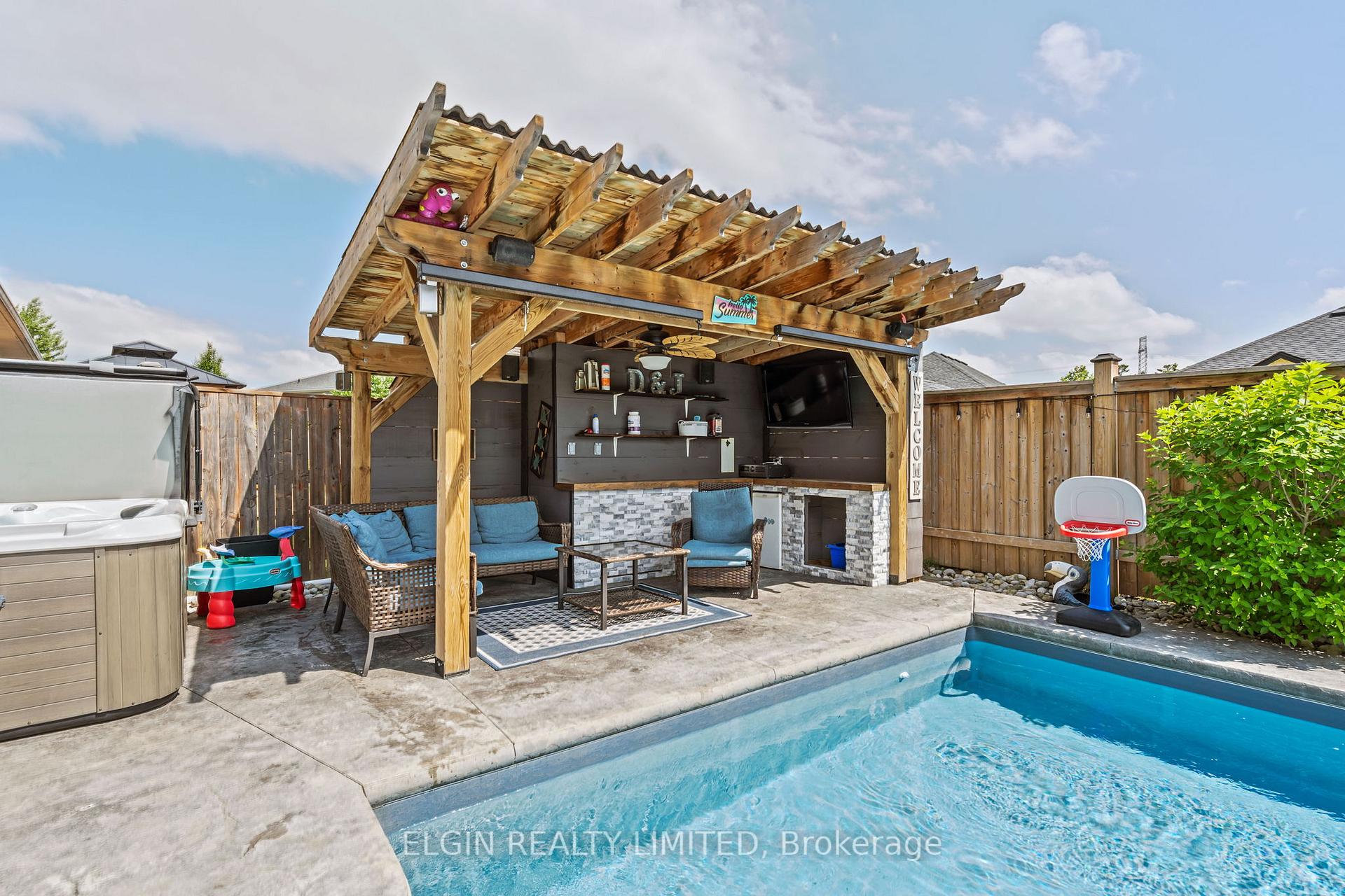 Photo 37 of 106 Westlake Drive, St. Thomas — HOMEH