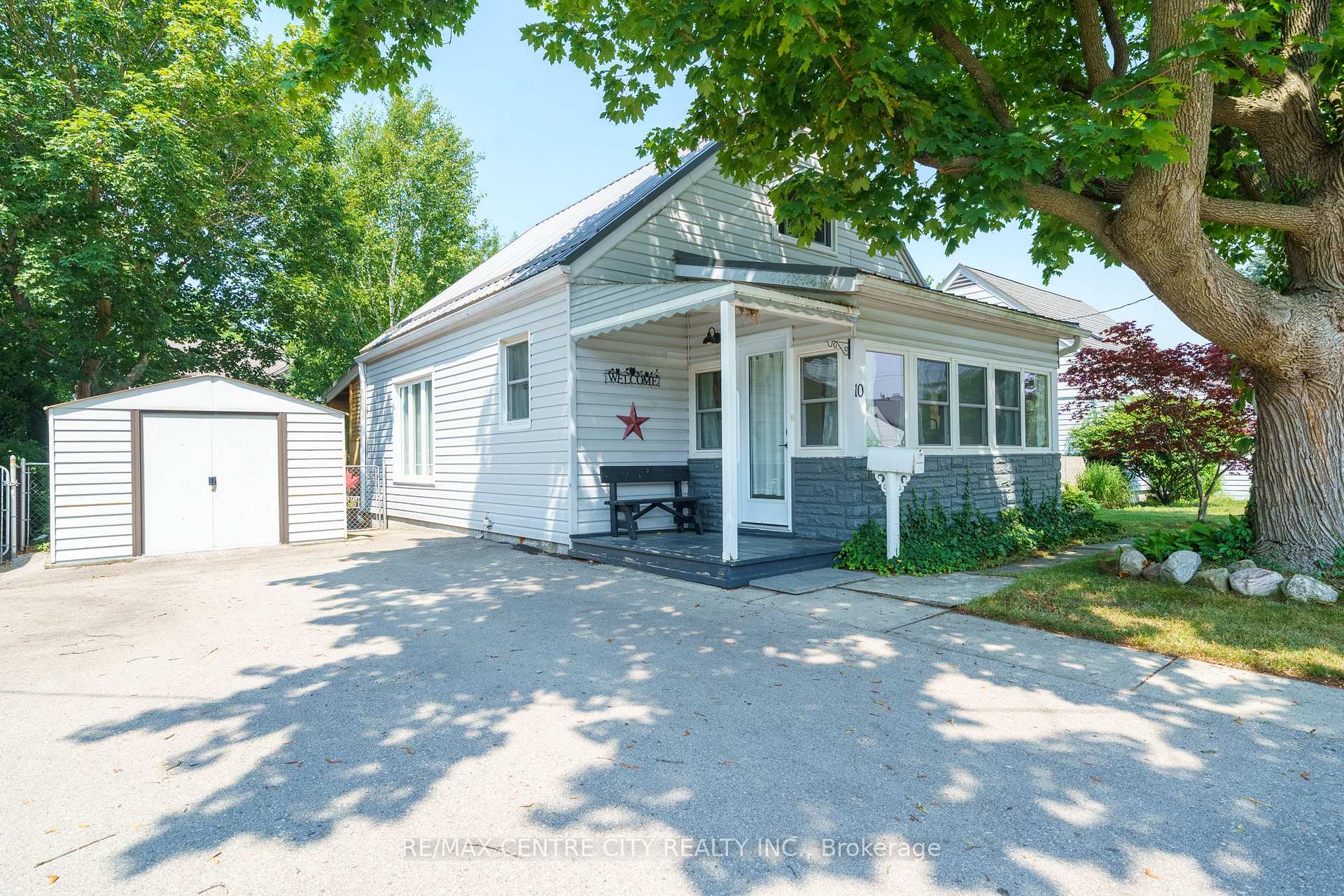 Photo 1 of 10 Parkside Drive, St. Thomas — HOMEH