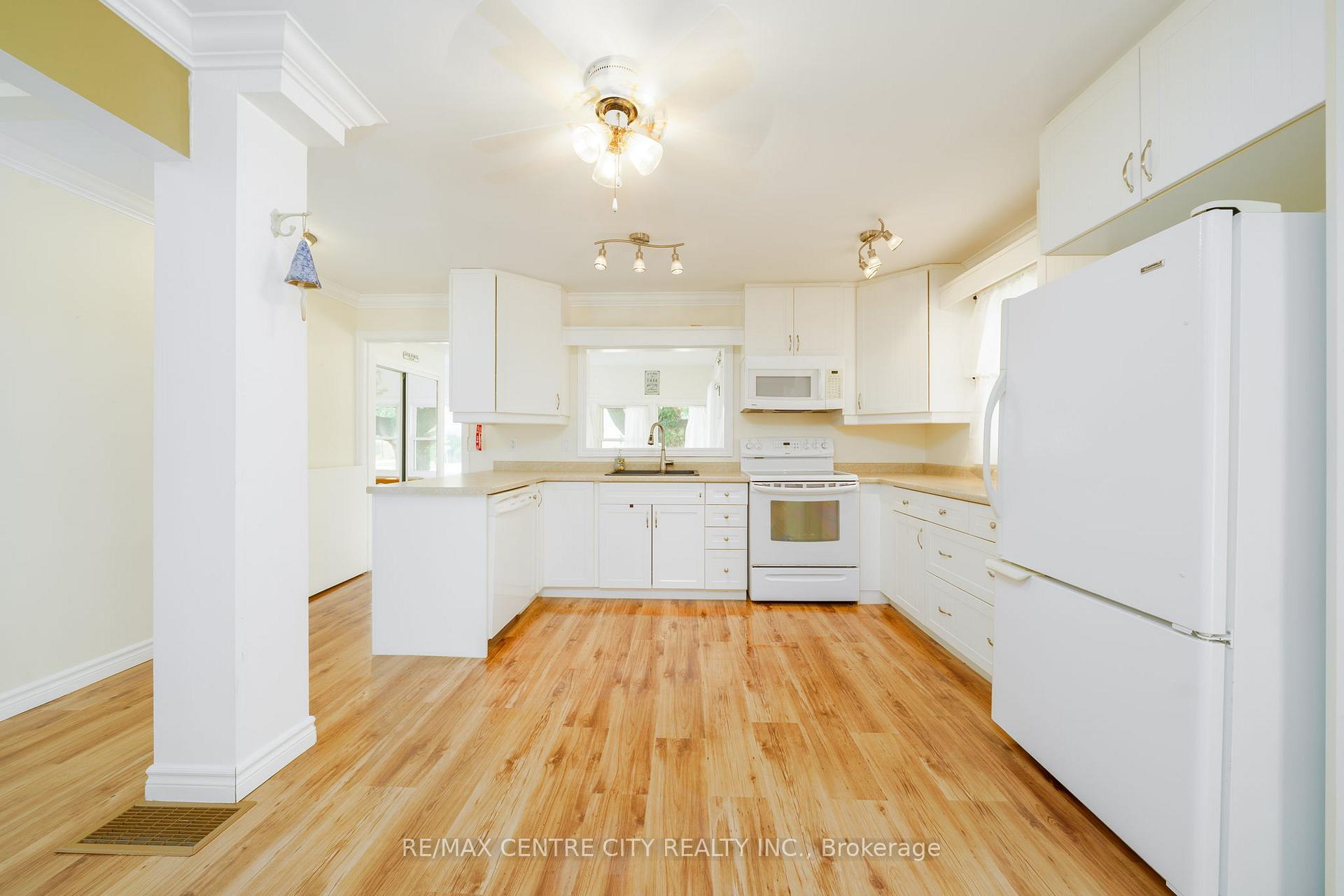 Photo 6 of 10 Parkside Drive, St. Thomas — HOMEH