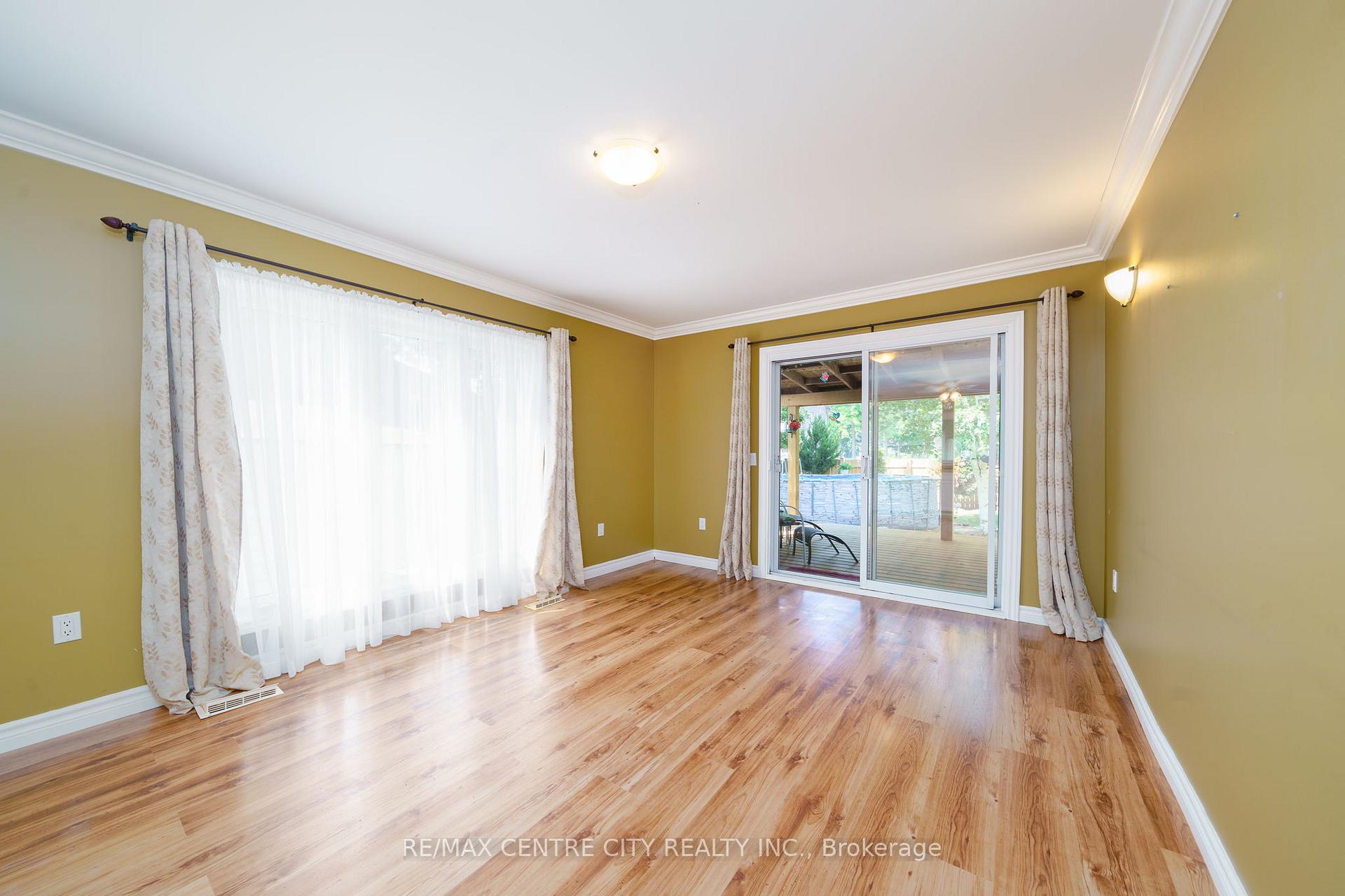 Photo 7 of 10 Parkside Drive, St. Thomas — HOMEH