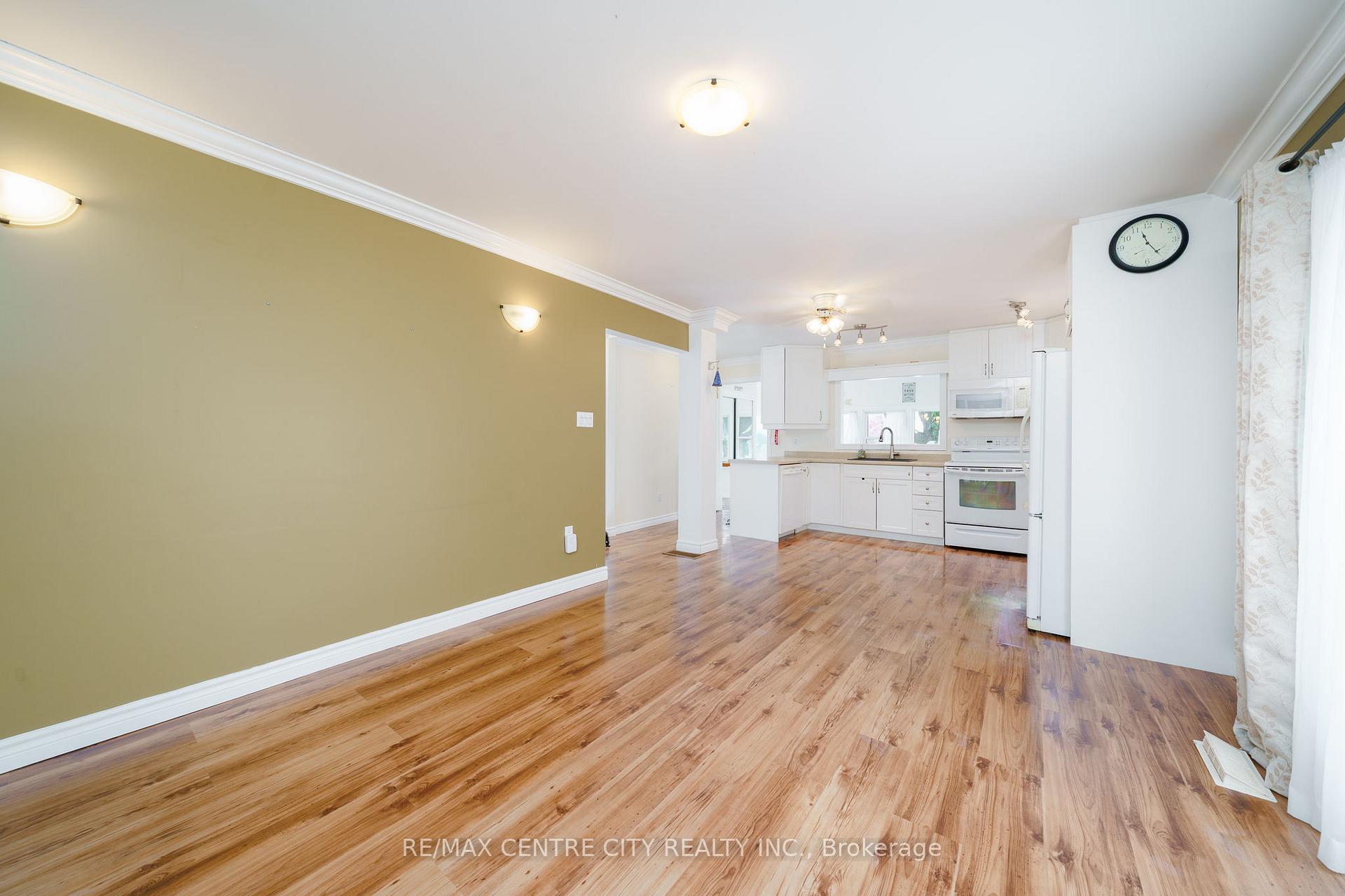 Photo 8 of 10 Parkside Drive, St. Thomas — HOMEH