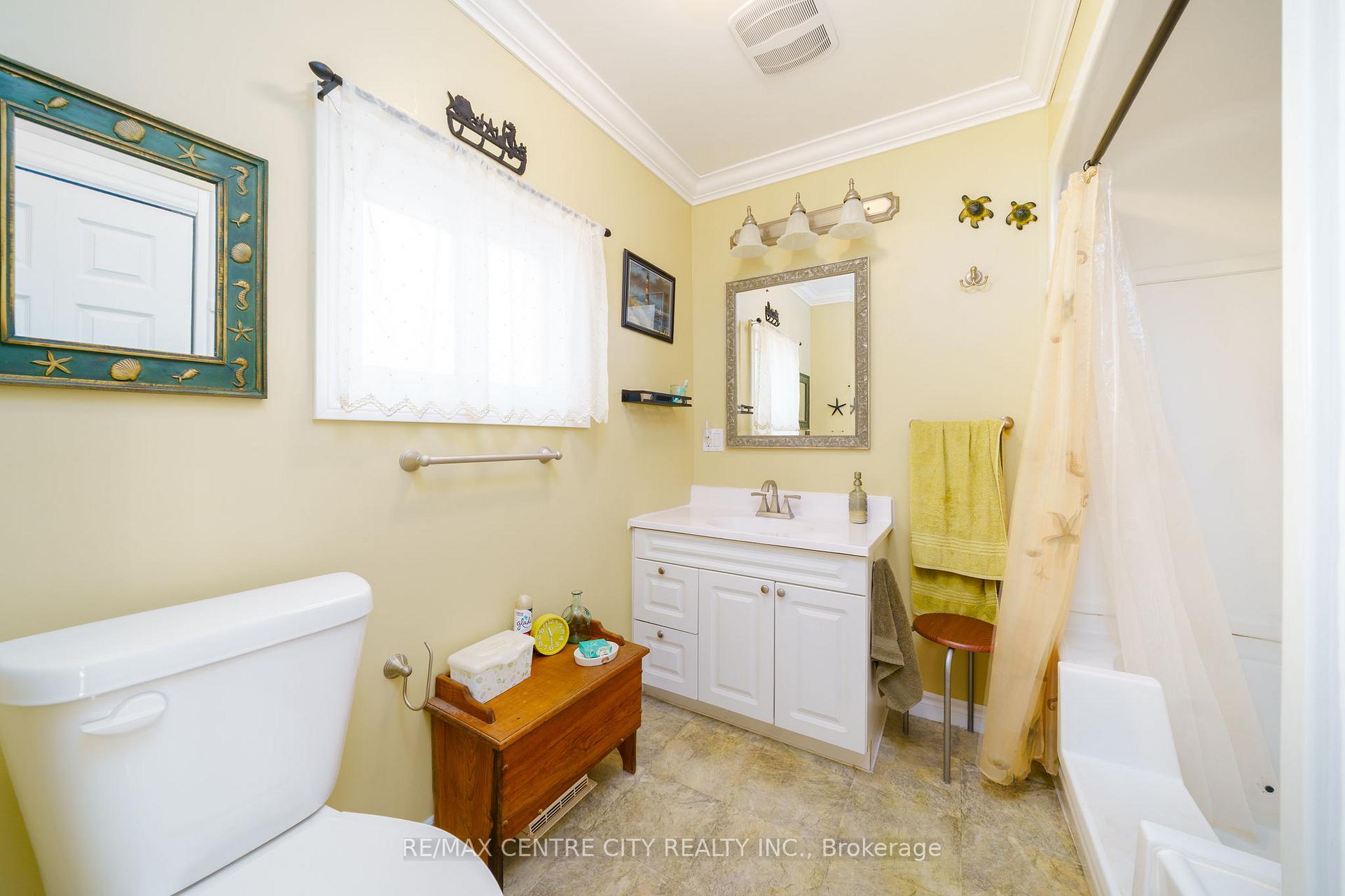 Photo 11 of 10 Parkside Drive, St. Thomas — HOMEH