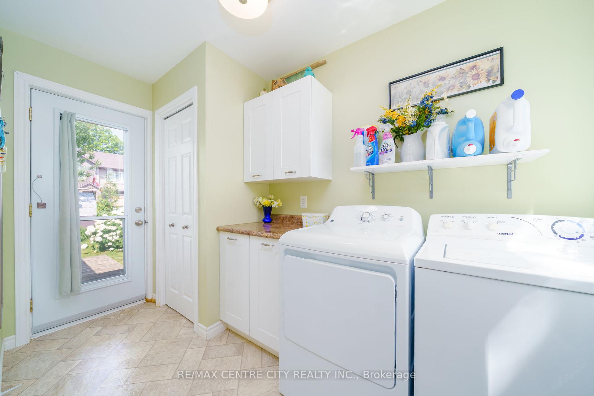 Photo 12 of 10 Parkside Drive, St. Thomas — HOMEH
