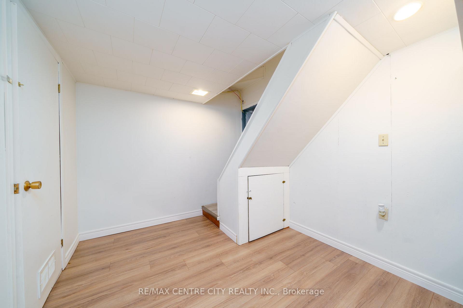 Photo 18 of 10 Parkside Drive, St. Thomas — HOMEH