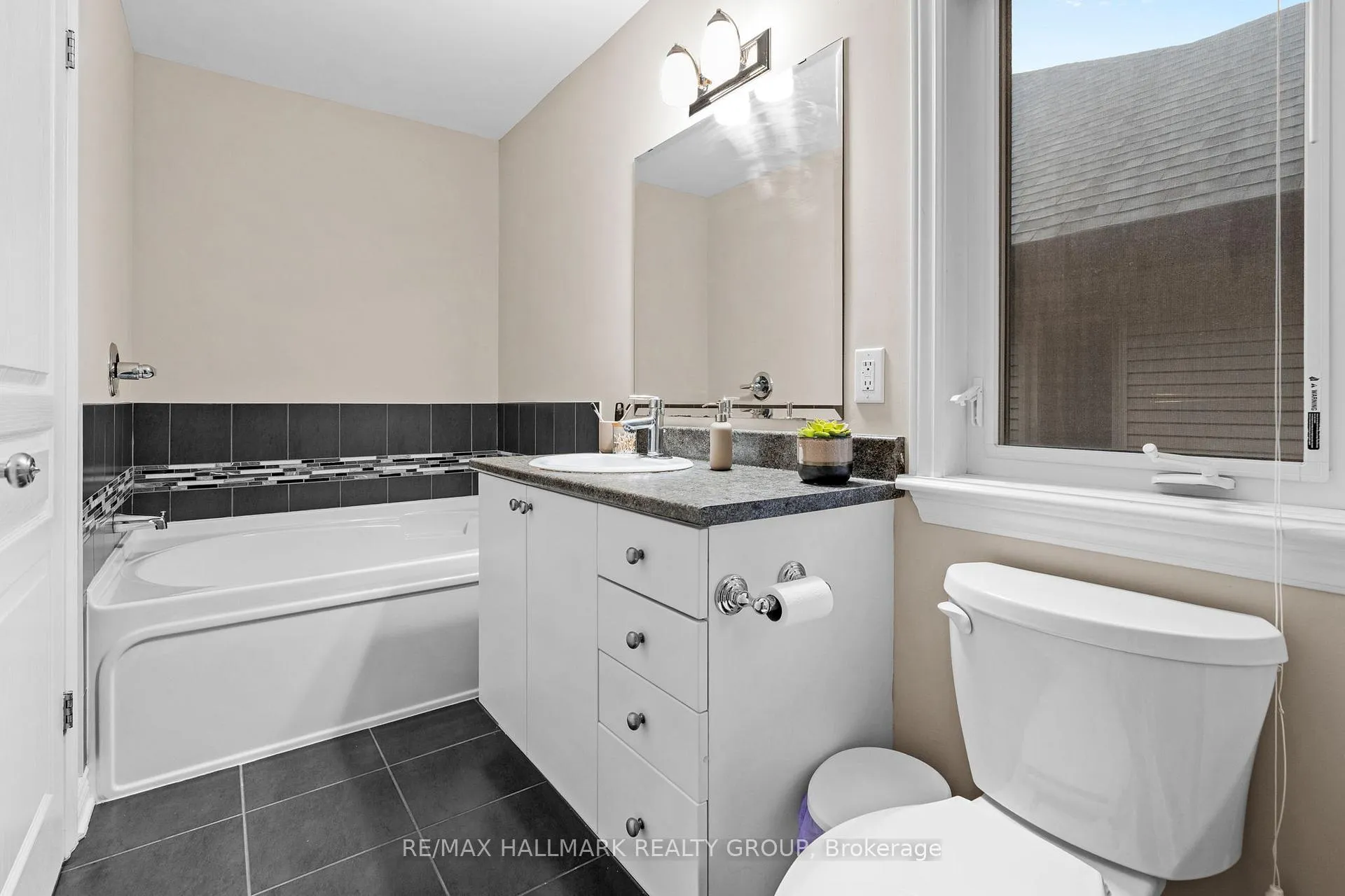 Photo 26 of 938 Fletcher Circle, Ottawa, Kanata - Kanata Lakes/Heritage Hills — HOMEH