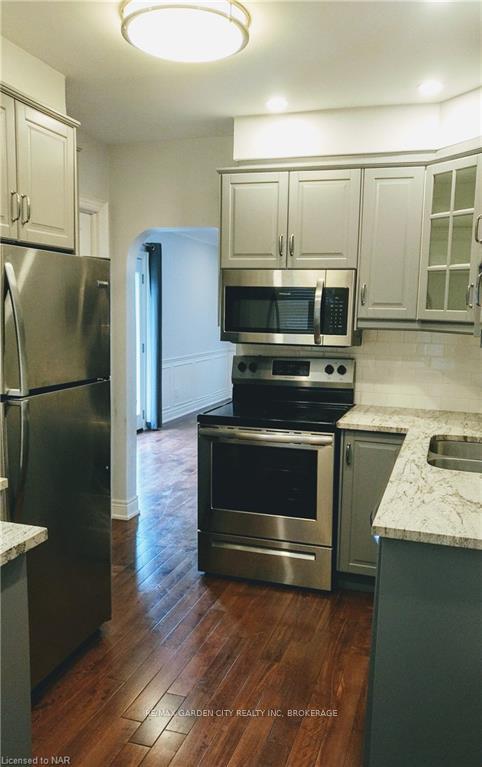Photo 2 of 54 Pelham Road, St. Catharines, Western Hill — HOMEH