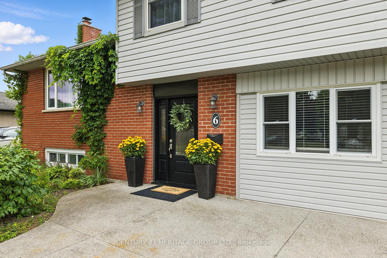 Photo 2 of 6 Pinehurst Place, St. Thomas — HOMEH