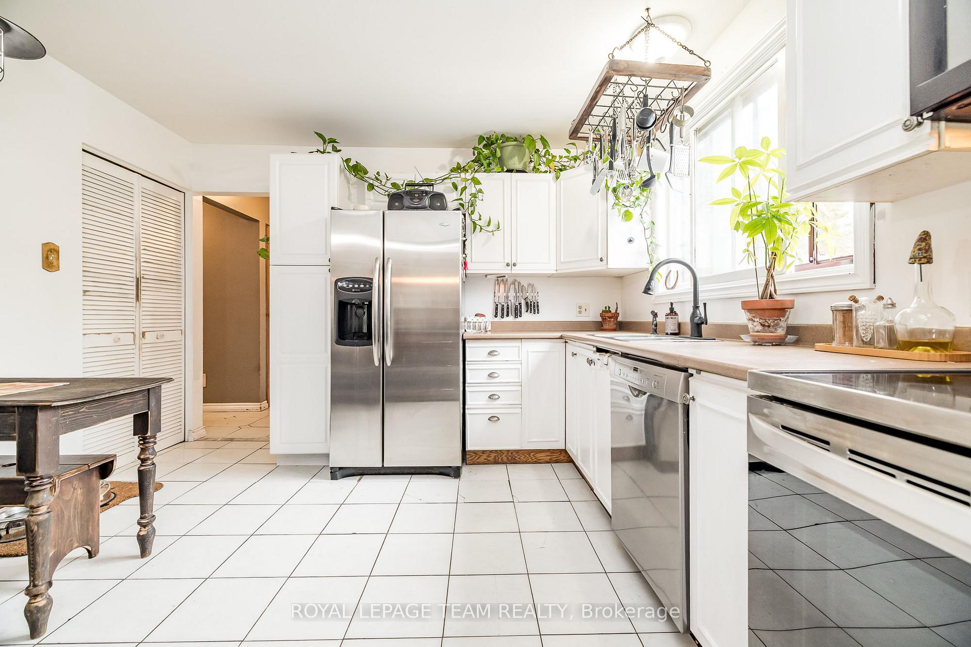 Photo 11 of 23 Butterfield Road, Ottawa, Munster — HOMEH