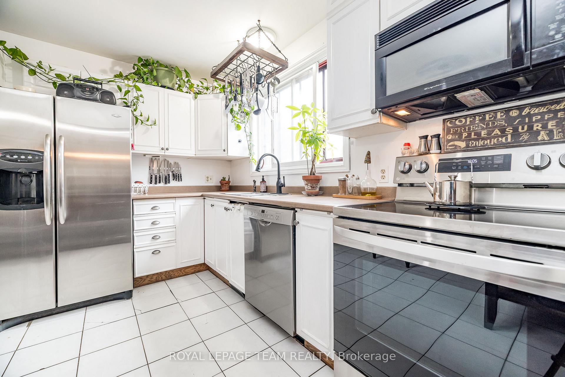 Photo 12 of 23 Butterfield Road, Ottawa, Munster — HOMEH