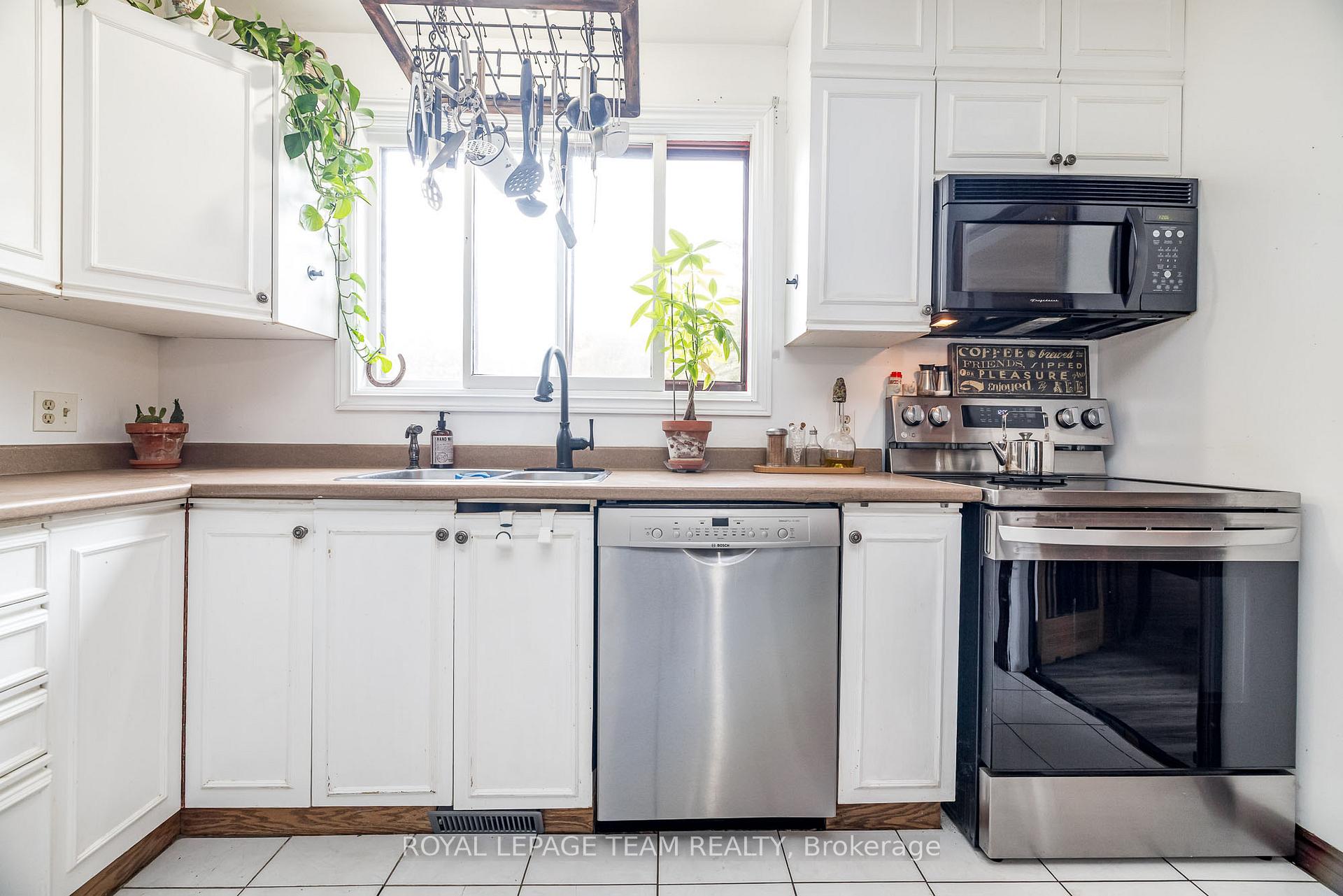Photo 13 of 23 Butterfield Road, Ottawa, Munster — HOMEH
