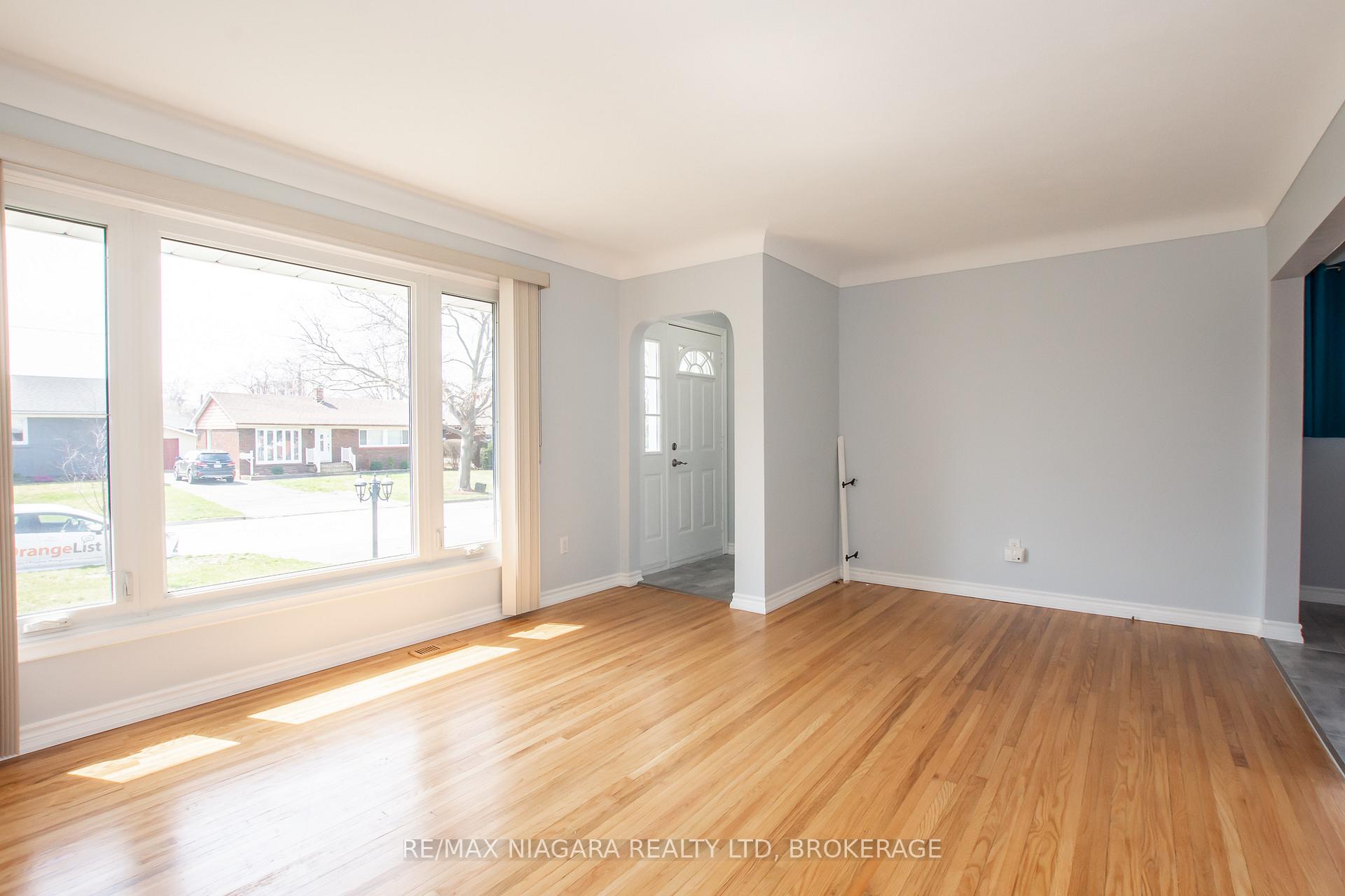 Photo 3 of 12 Milton Road, St. Catharines, E. Chester — HOMEH