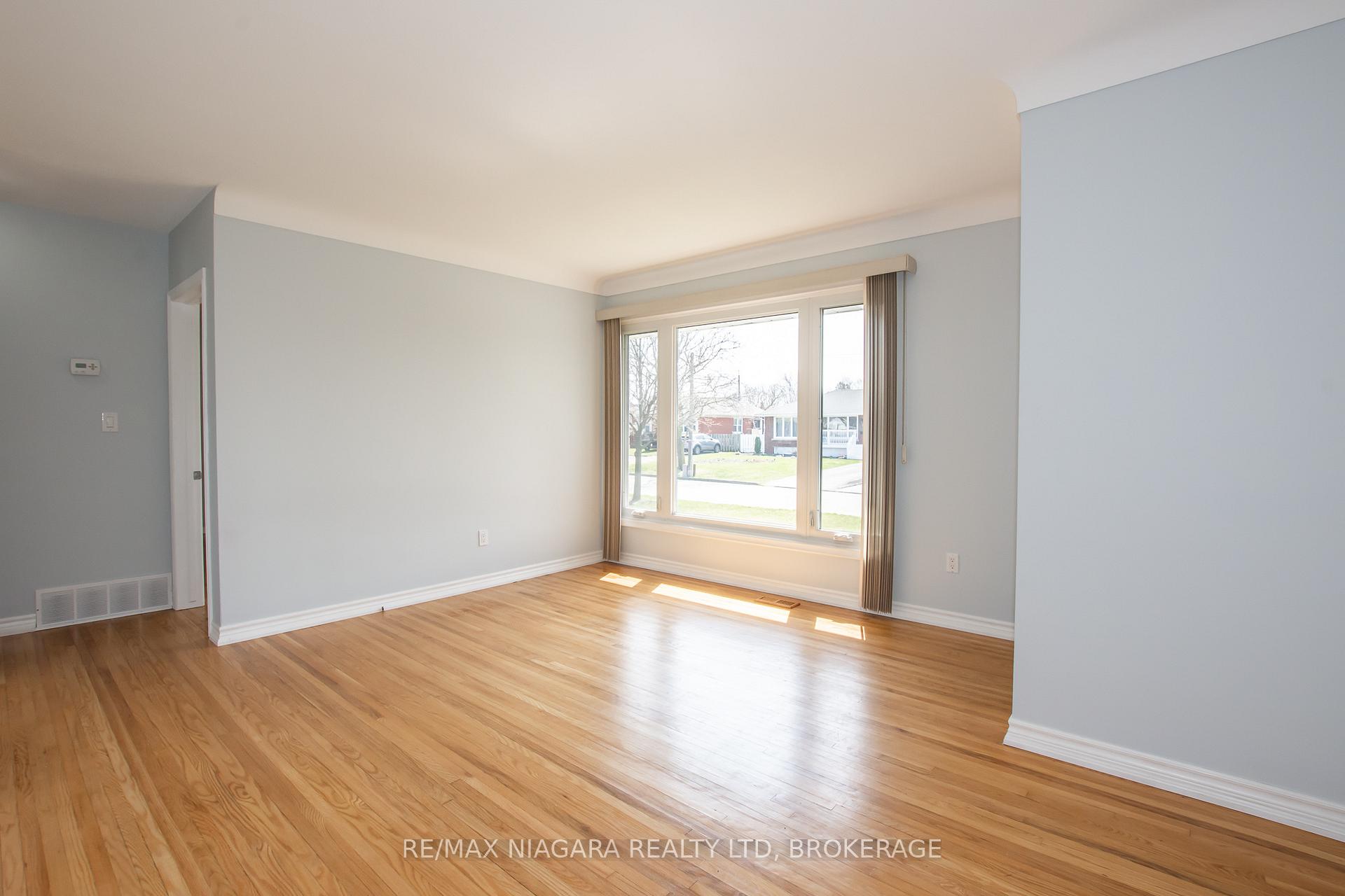 Photo 4 of 12 Milton Road, St. Catharines, E. Chester — HOMEH