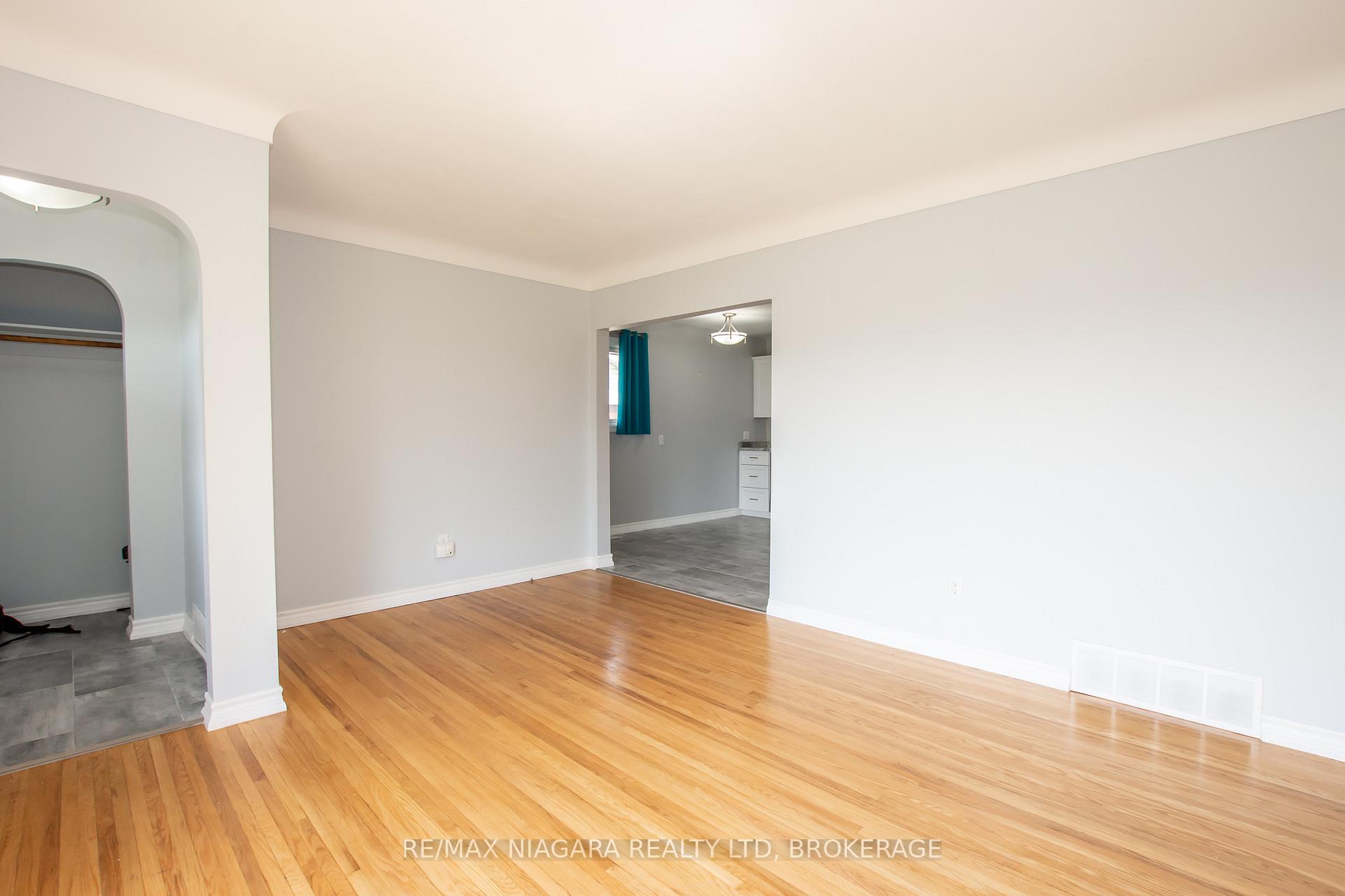 Photo 6 of 12 Milton Road, St. Catharines, E. Chester — HOMEH
