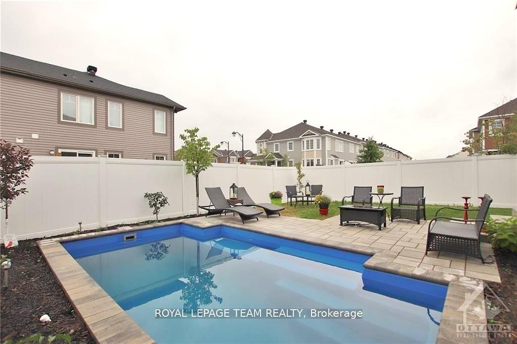 Photo 4 of 10 Sweetbay Circle, Ottawa, Stittsville (North) — HOMEH