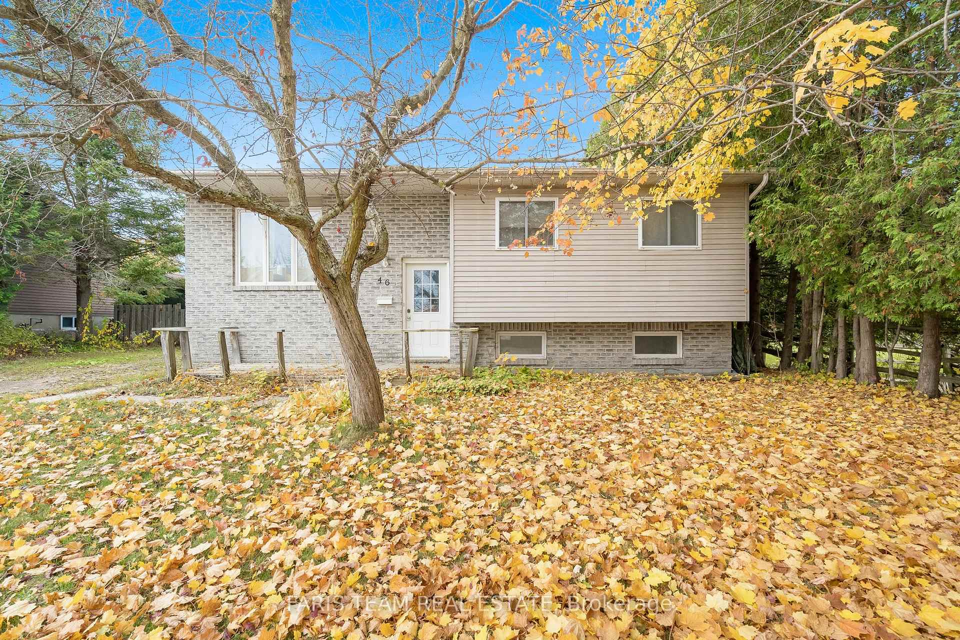 Photo 2 of 46 Centennial Avenue, Springwater, Elmvale — HOMEH