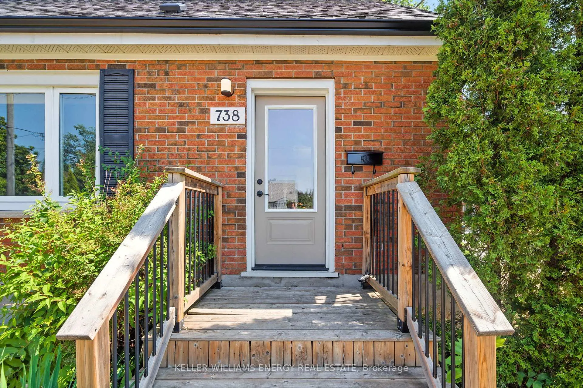 Photo 2 of 738 Snelgrove Road, Peterborough, Ashburnham Ward 4 — HOMEH