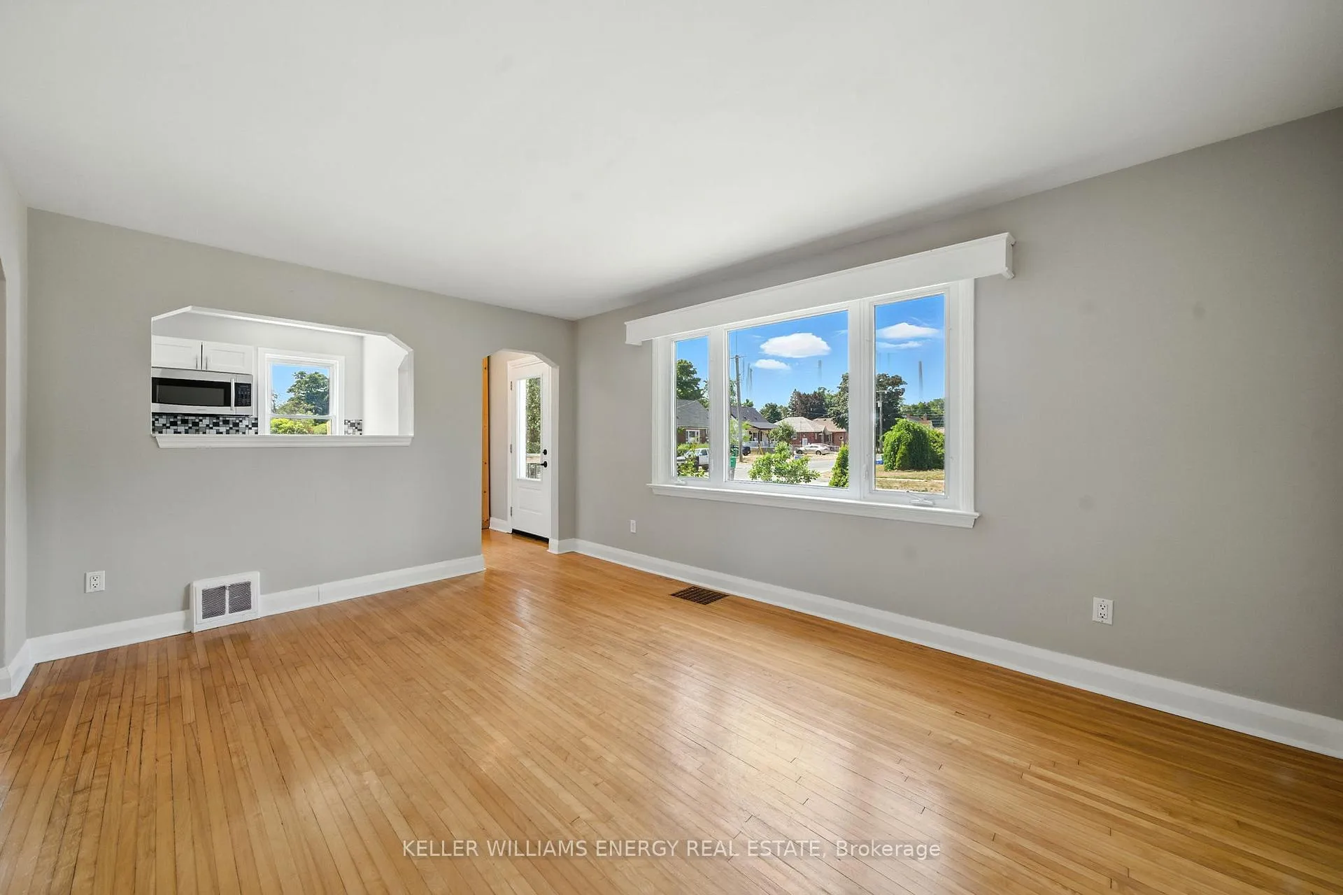 Photo 3 of 738 Snelgrove Road, Peterborough, Ashburnham Ward 4 — HOMEH