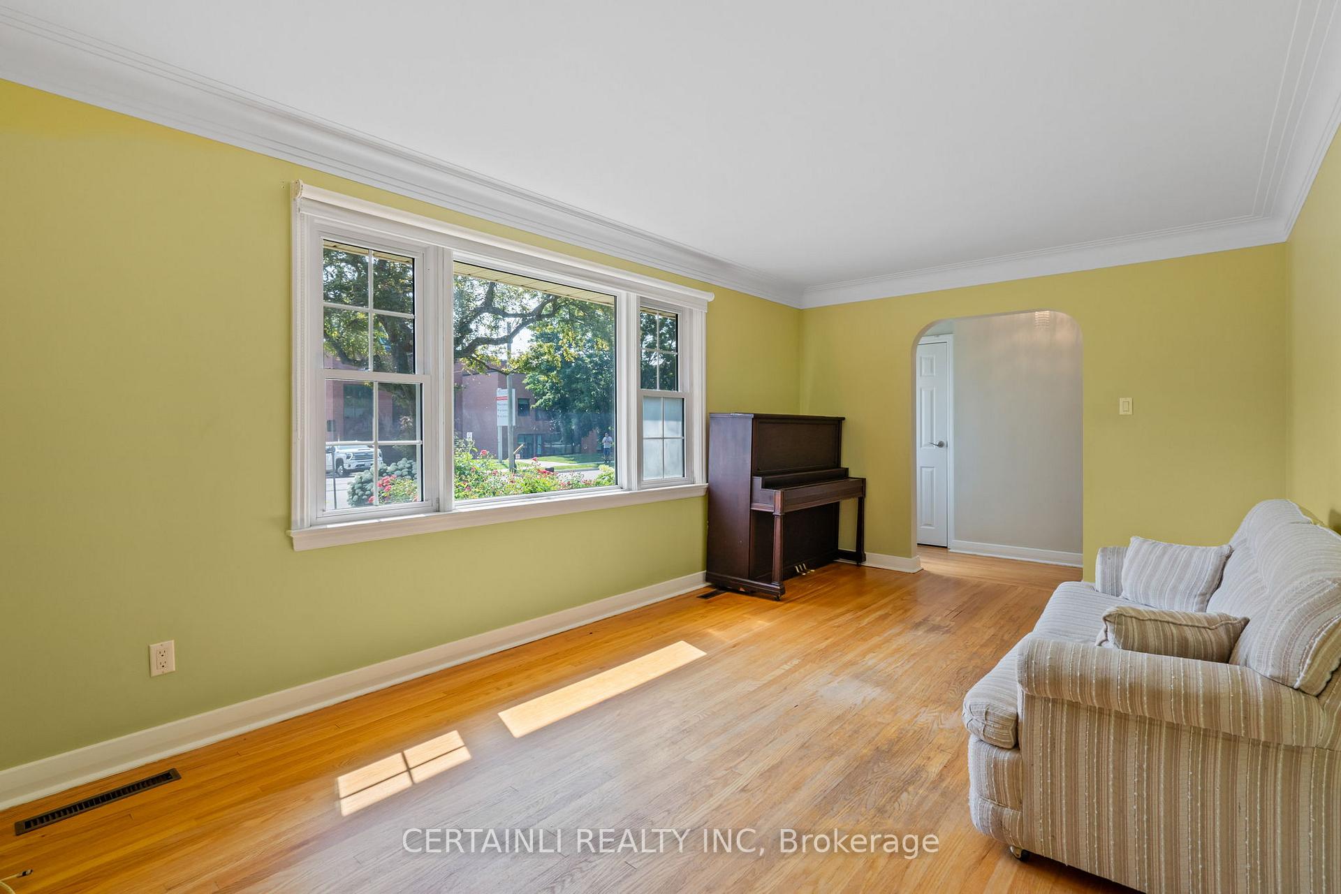 Photo 8 of 15 Hepburn Avenue, St. Thomas — HOMEH